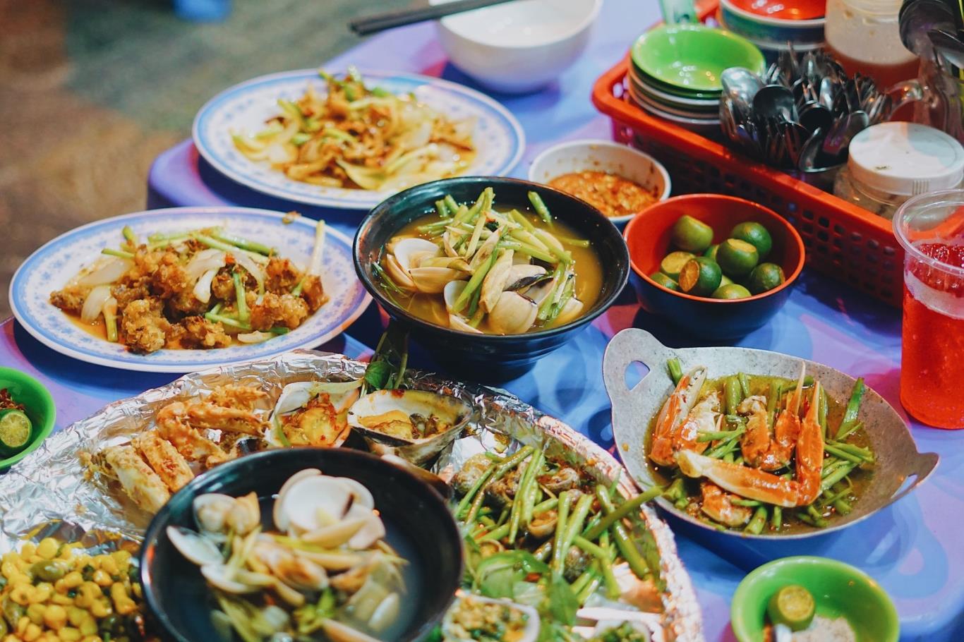 Thưởng thức món ăn dân dã